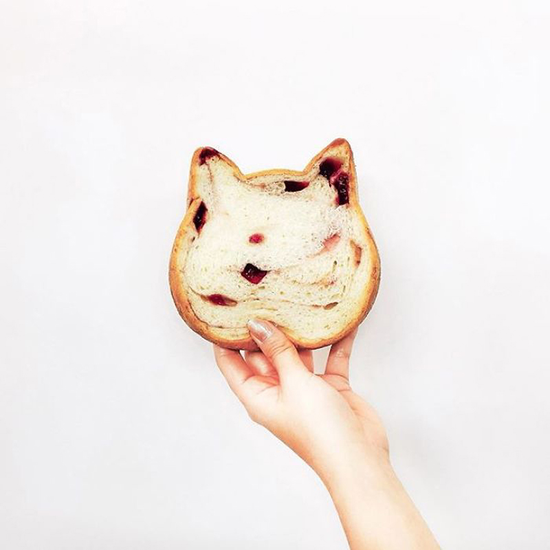 Японская пекарня выпекает хлеб в форме кошки