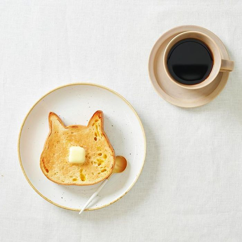 Японская пекарня выпекает хлеб в форме кошки