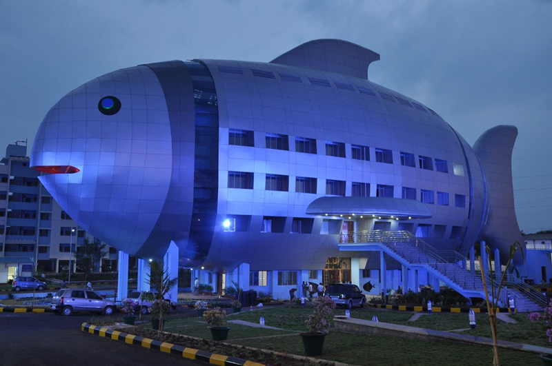 Здание в форме рыбы в Хайдарабаде