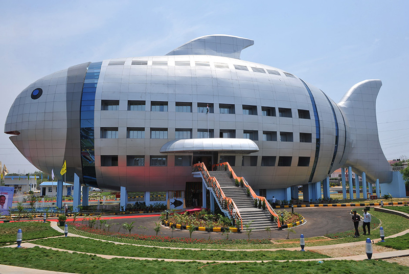 Здание в форме рыбы в Хайдарабаде